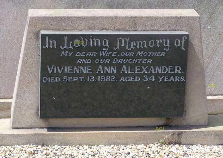 Headstone Vivienne Gordon