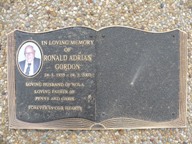 Headstone Ron Gordon