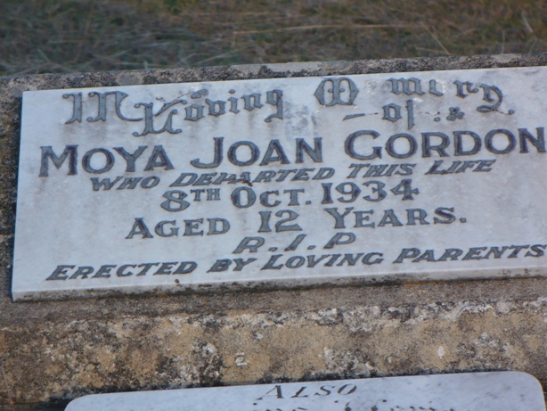 Headstone Moya Gordon