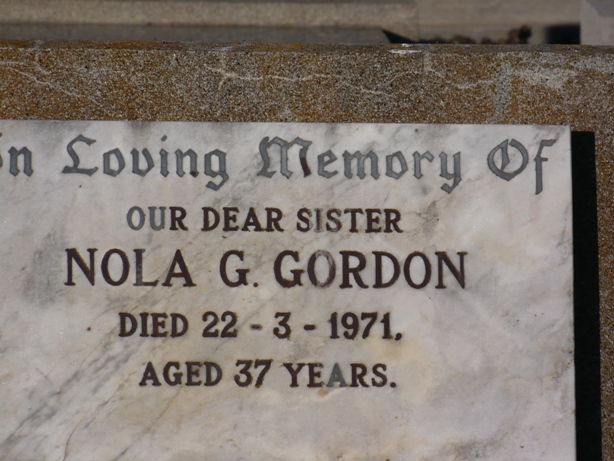 Headstone Nola Gordon