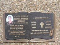 Headstone Yvonne Gordon