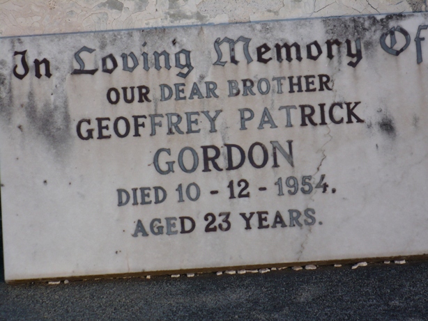 Headstone Geoff Gordon